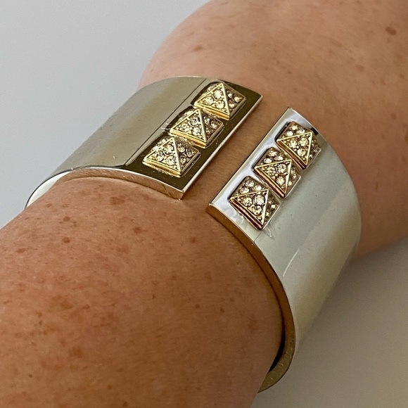 3 Victoria’s Secret Cuff Bracelet Hinged Gold Tone - Picture 3 of 10